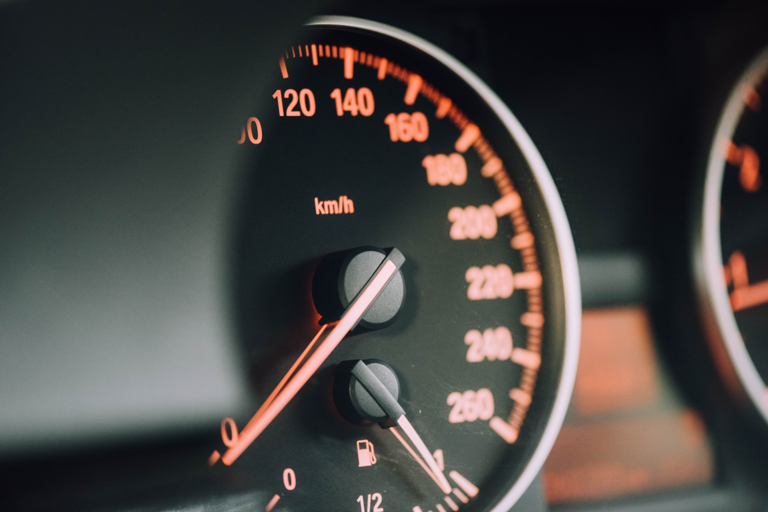 一般貨物自動車運送事業許可の緑ナンバーとは？